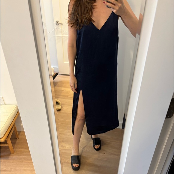 Aritzia Dresses & Skirts - Aritzia ‘Wilfred’ Satin midi slip dress